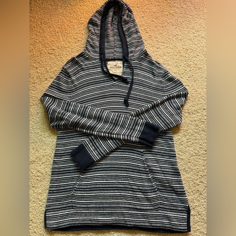 Hollister Men’s Pullover Sweater w/Hoodie, Size Medium